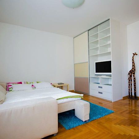 Apartment Luka ซาเกร็บ ภายนอก รูปภาพ